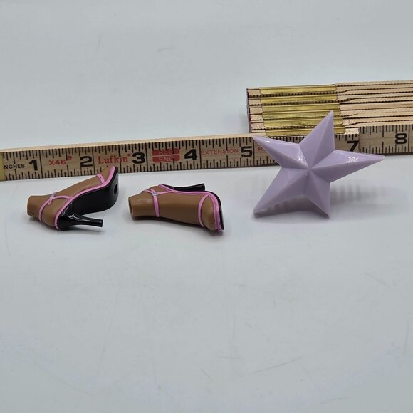Bratz Doll Shoes Heels & Star Comb Set MGA Sasha Skintone Pink & Black - Picture 5 of 5
